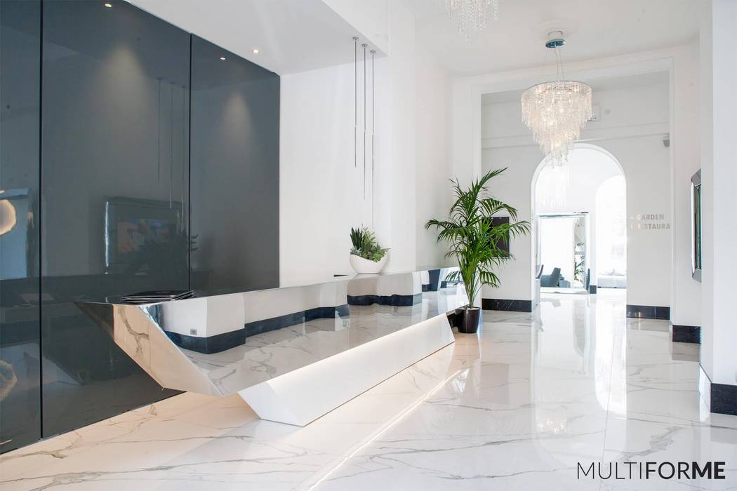 Crystal Chandeliers and Murano Chandeliers for Luxury Hotel in Sanremo, MULTIFORME® lighting MULTIFORME® lighting Ticari alanlar Oteller