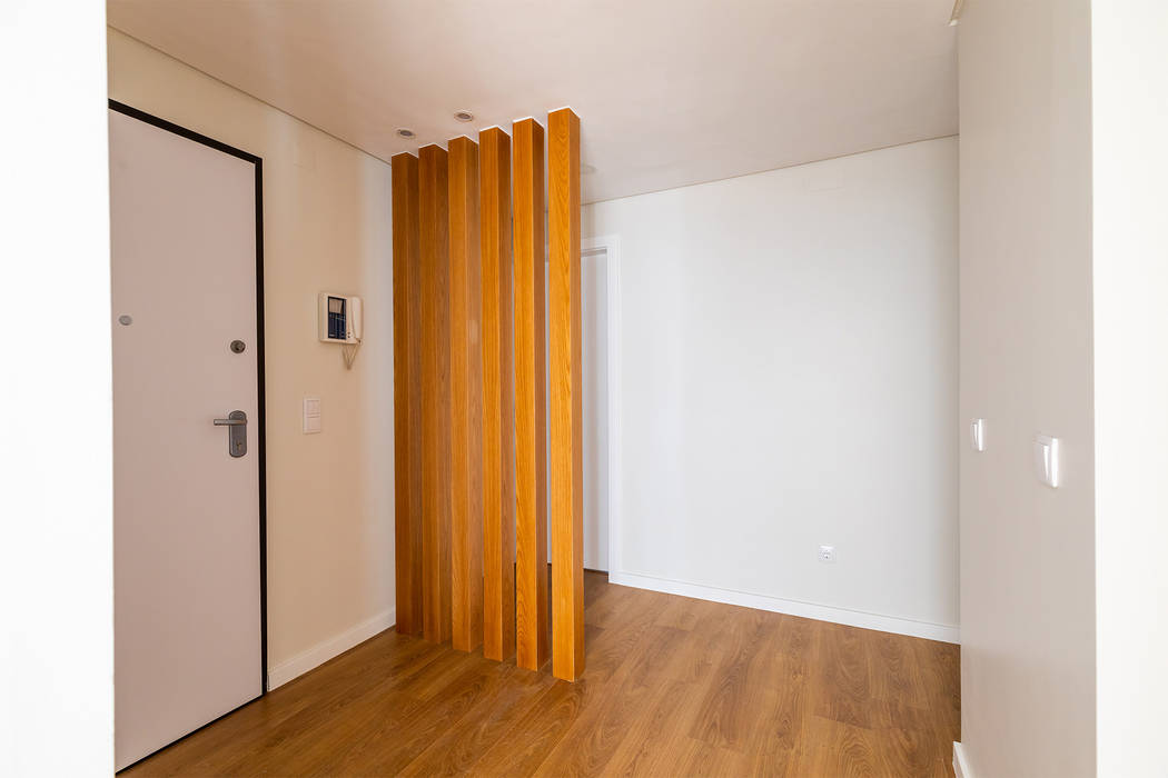 Remodelação de apartamento na Portela, Sizz Design Sizz Design Moderner Flur, Diele & Treppenhaus
