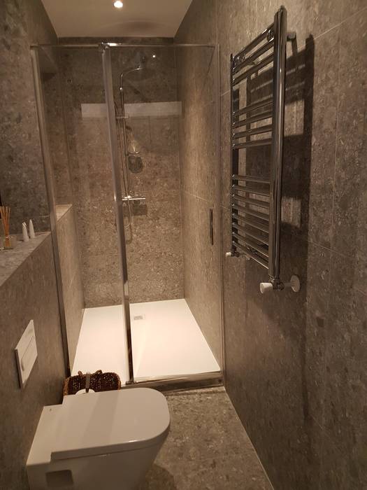 Reforma baño completo GrupoSpacio constructores en Madrid Baños de estilo moderno Cerámica inodoro suspendido,mampara,sn perfileria,marrón,toallero,Bañeras y duchas