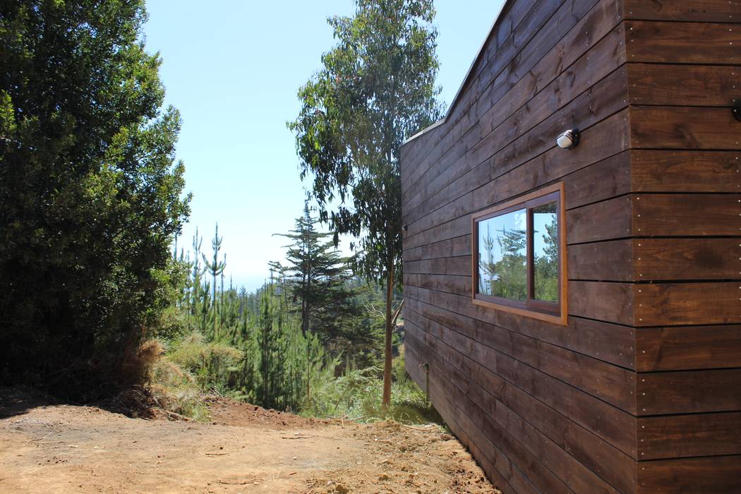 VIVIENDA EN FUNDO MILLACO, KIMCHE ARQUITECTOS KIMCHE ARQUITECTOS Chalés e casas de madeira Madeira Efeito de madeira