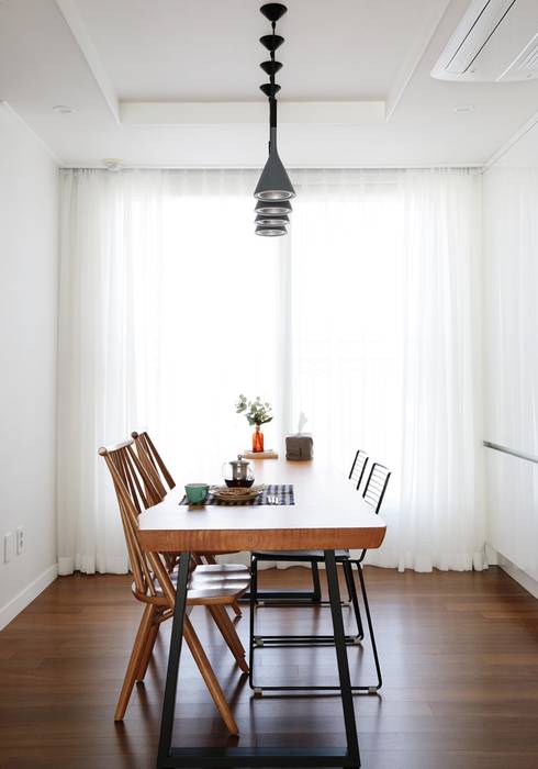 단순한 것이 아름답다_판교힐스테이트인테리어, 더집디자인 (THEJIB DESIGN) 더집디자인 (THEJIB DESIGN) Modern dining room