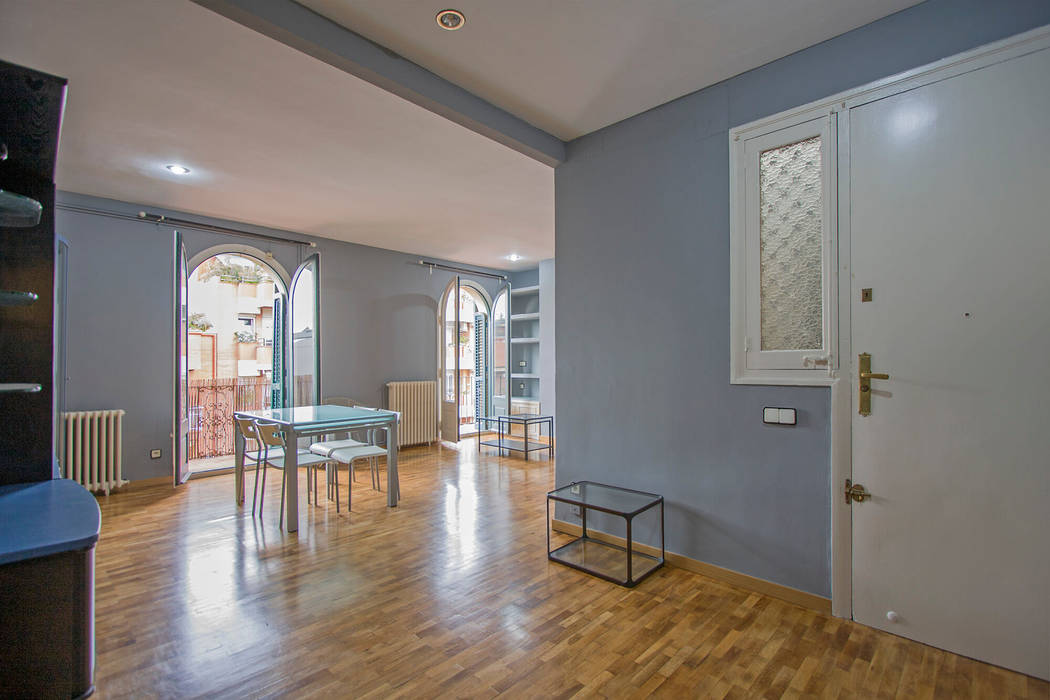 Comedor- salón en su estado original Impuls Home Staging en Barcelona