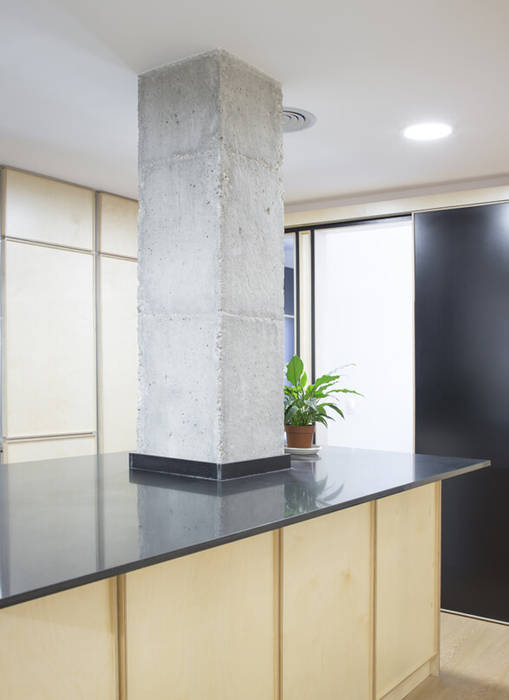 Reforma de un piso de 85m2 en Barcelona, Ofici: arquitectura Ofici: arquitectura Cocinas equipadas