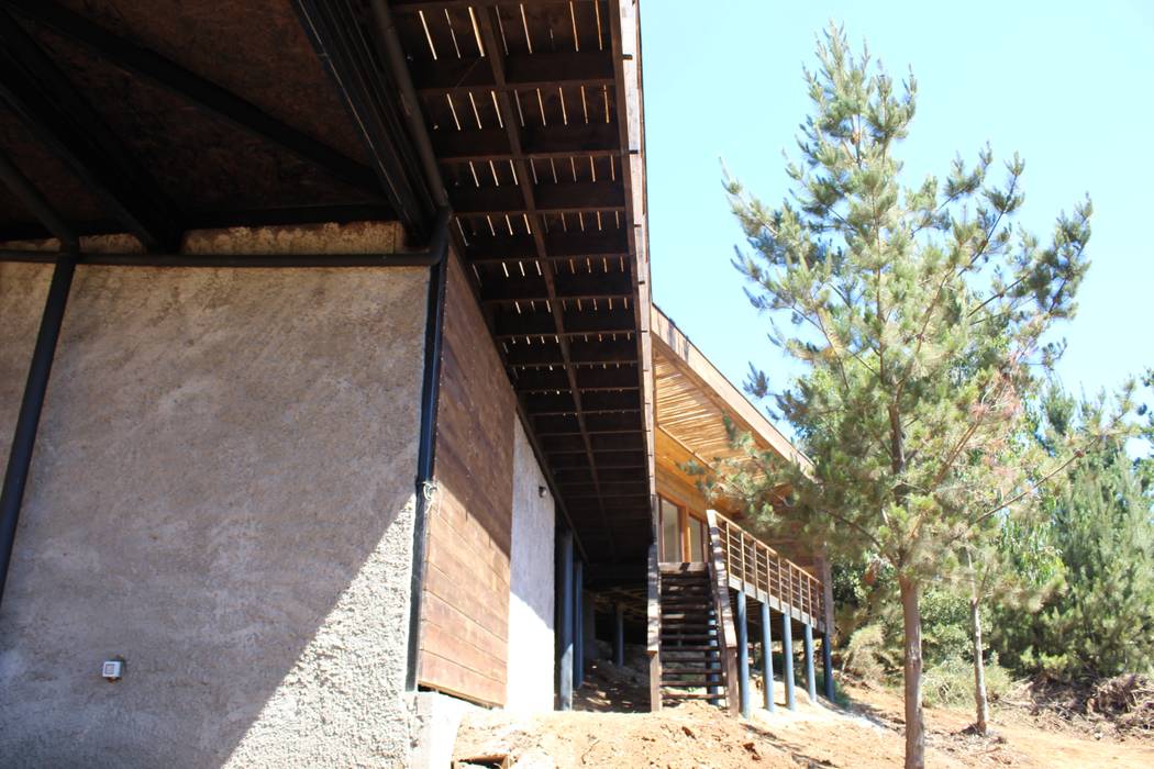 VIVIENDA EN FUNDO MILLACO, KIMCHE ARQUITECTOS KIMCHE ARQUITECTOS Casas de madera Madera Acabado en madera