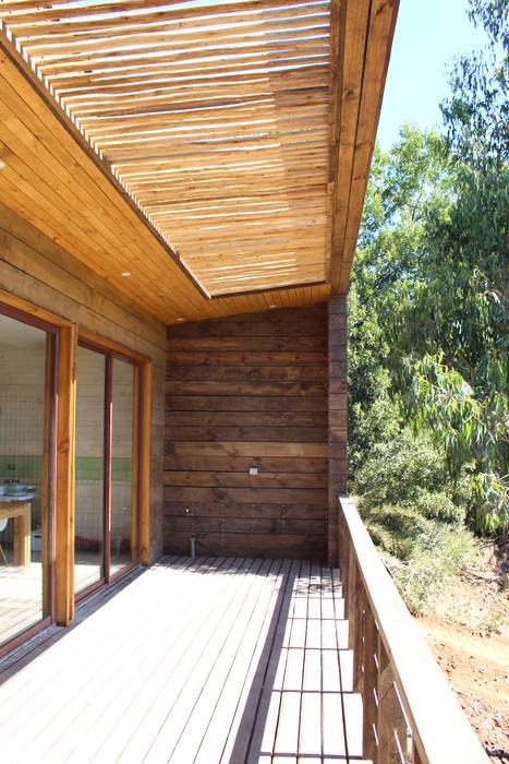 VIVIENDA EN FUNDO MILLACO, KIMCHE ARQUITECTOS KIMCHE ARQUITECTOS Casas de madera Madera Acabado en madera