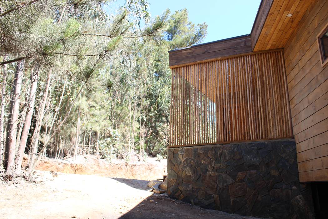 VIVIENDA EN FUNDO MILLACO, KIMCHE ARQUITECTOS KIMCHE ARQUITECTOS บ้านไม้ ไม้ Wood effect