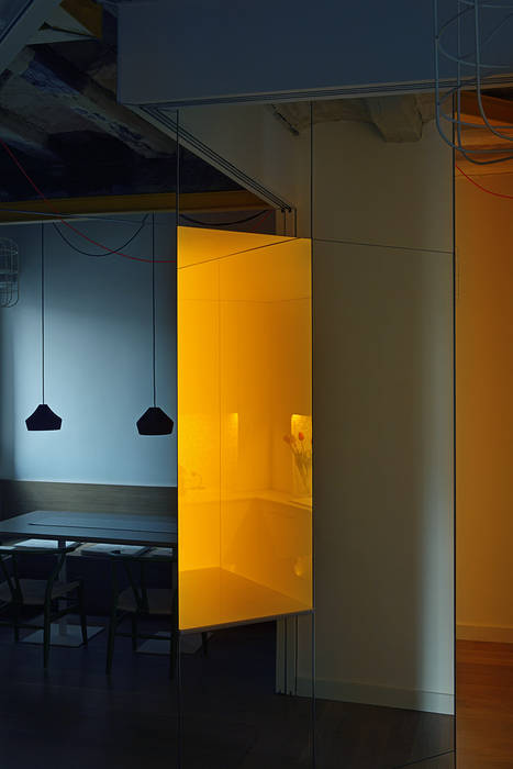 Un Apartamento inspirado en Pulp Fiction, Miel Arquitectos Miel Arquitectos Modern dining room