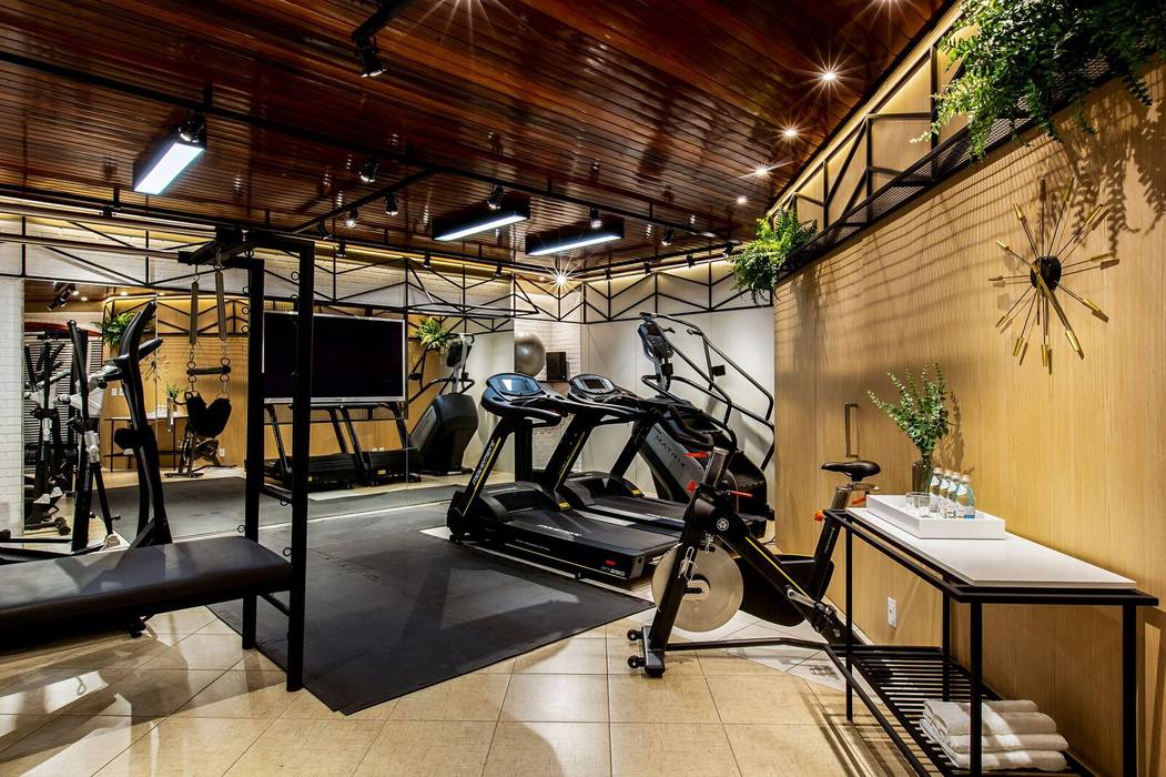 Academia contemporânea com sala de massagem, ZOMA Arquitetura ZOMA Arquitetura Gym