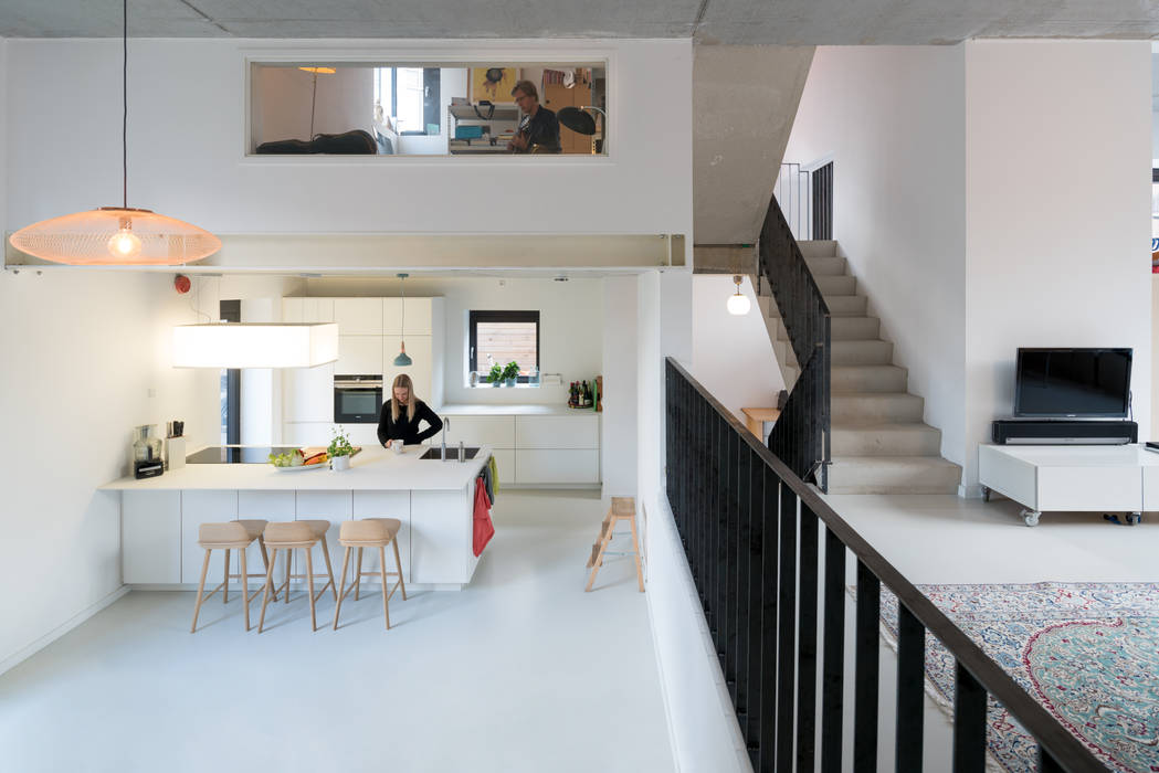 Cool Cube - Rotterdam, jvantspijker & partners jvantspijker & partners Keukenblokken Beton Meubilair,Eigendom,Het opbouwen van,Interieur ontwerp,Verlichting,Tafel,aanrechtblad,Huiskamer,Grijs,Huis