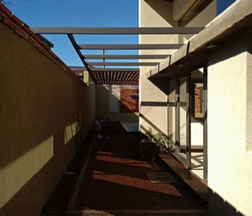 Diseño y construcción de Casa "patios entre medianeras" por 1.61 Arquitectos, 1.61arquitectos 1.61arquitectos كوخ حديقة