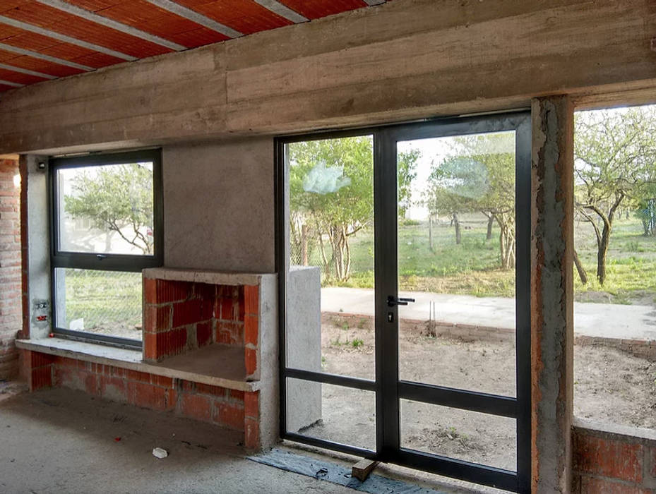 Diseño y Construcción de casa en Valle Anisacate por 1.61 Arquitectos, 1.61arquitectos 1.61arquitectos ガラスドア