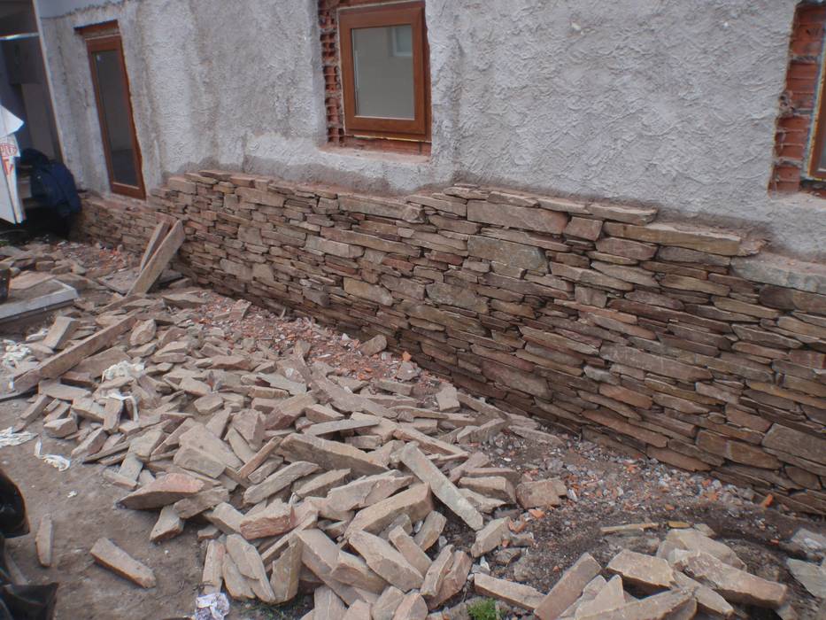 Provisión y colocación de taco de piedra San Luis marrón, Bugna Piedras Bugna Piedras Murs & Sols modernes
