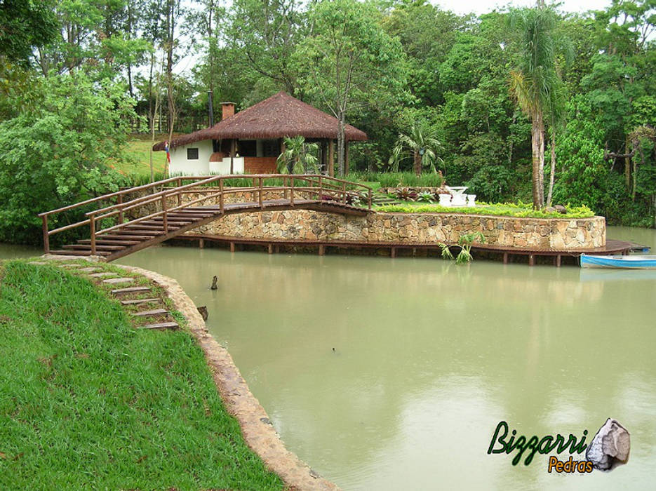 Muro de pedra em volta do lago., Bizzarri Pedras Bizzarri Pedras Rock Garden پتھر