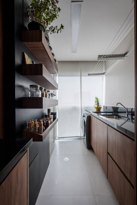 Apartamento Pequeno Moderno e Industrial Rústico de Jovem Casal, Mirá Arquitetura Mirá Arquitetura Small kitchens MDF