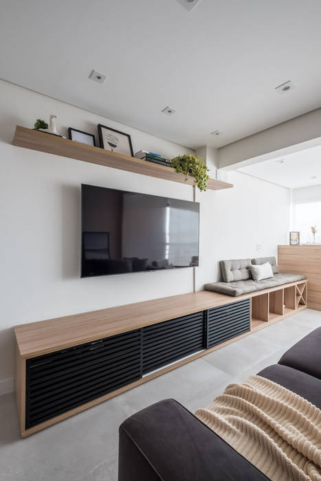 Apartamento Moderno, Clean, Contemporaneo e Funcional de Jovem Casal, Mirá Arquitetura Mirá Arquitetura Soggiorno moderno MDF