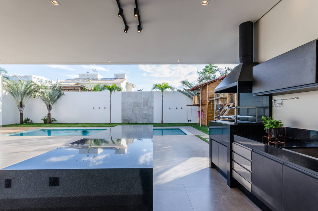 Residência Buritis, Leda Maria Arquitetura Leda Maria Arquitetura Balcony گرینائٹ