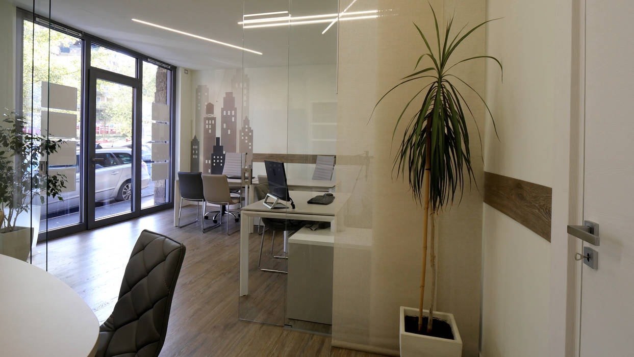 Progetto di uno Studio Immobiliare a Roma, Pamela Tranquilli Pamela Tranquilli Commercial spaces Offices & stores