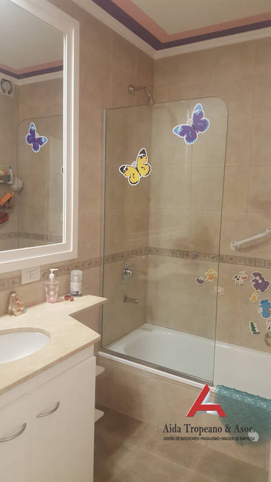 Baño infantil Aida tropeano& Asociados Baños modernos