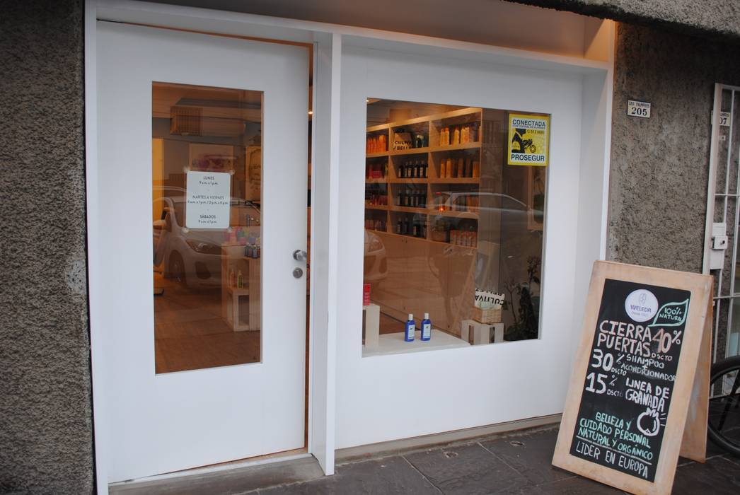 fachada Rodrigo León Palma Espacios comerciales Madera Acabado en madera tienda,Centros comerciales