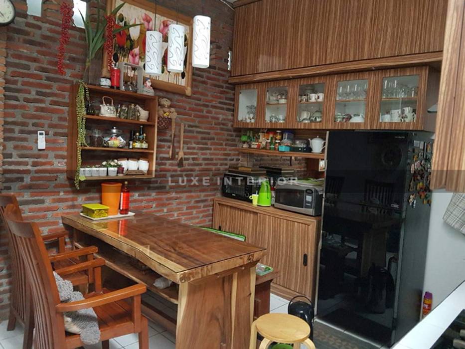 DAPUR, luxe interior luxe interior Nowoczesna kuchnia Drewno O efekcie drewna Szafki i regały