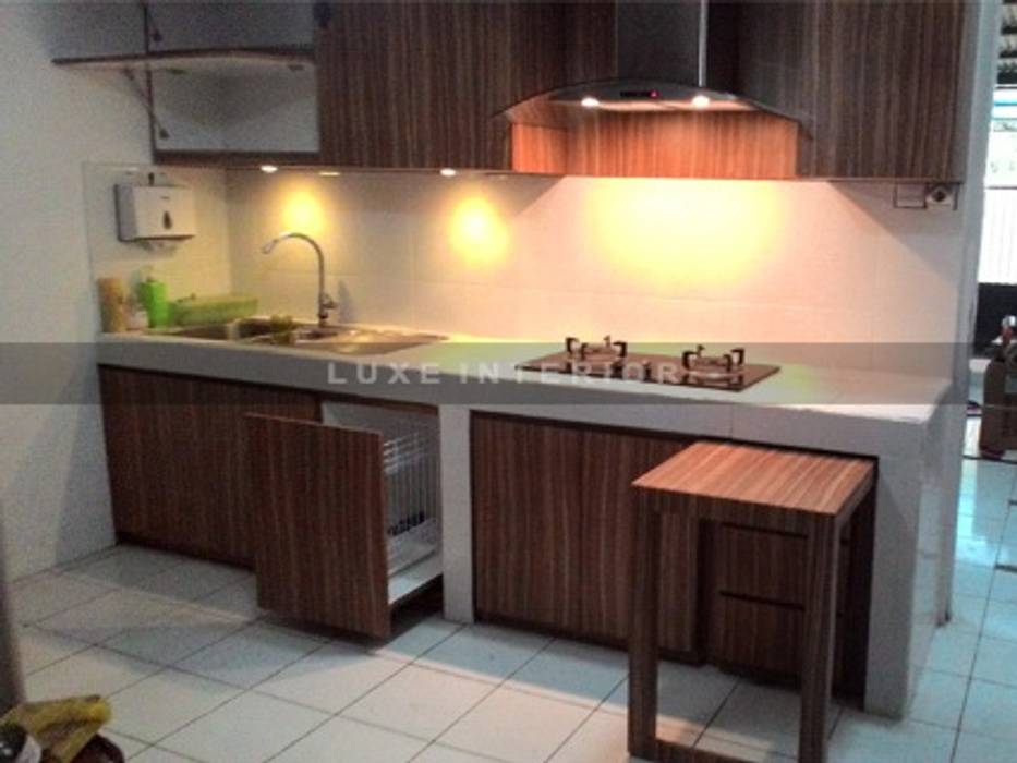 DAPUR, luxe interior luxe interior Modern style kitchen Wood Wood effect Cabinets & shelves