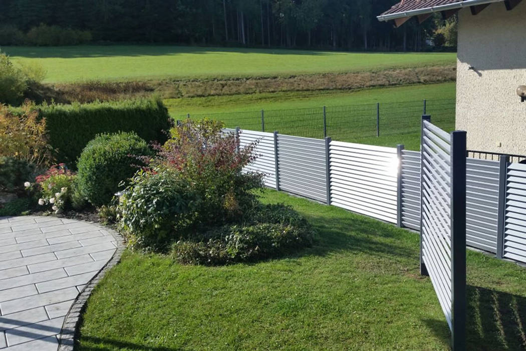 Moderner sichtschutzzaun aus aluminium moderner garten