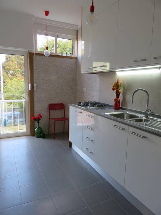Apartamento 25 d'Abril / Cozinha Cozinhas mediterrânicas por casasrenovatio Mediterrânico