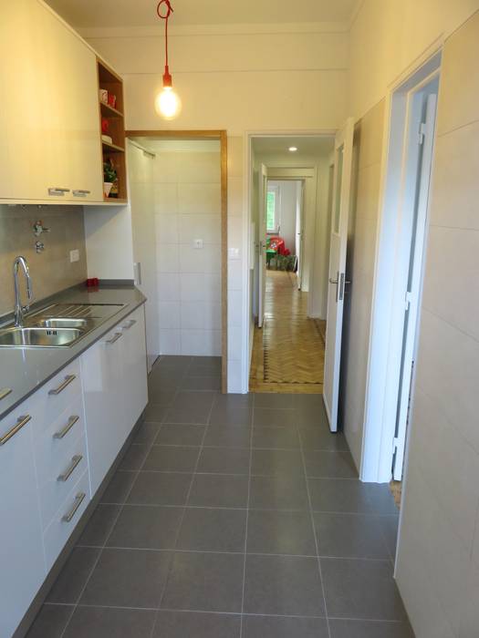 Apartamento 25 d'Abril / Cozinha Cozinhas mediterrânicas por casasrenovatio Mediterrânico