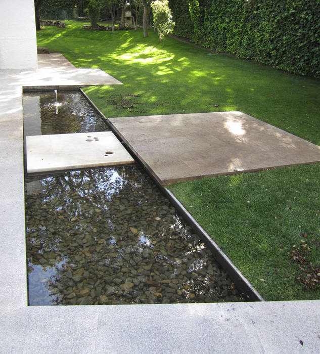 Jardín en la Moraleja, Waterscales Waterscales Front yard Granite