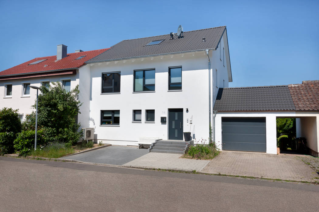 Moderne Doppelhaushalfte Ansicht Hauseingang Von Talbau Haus Gmbh Modern Homify