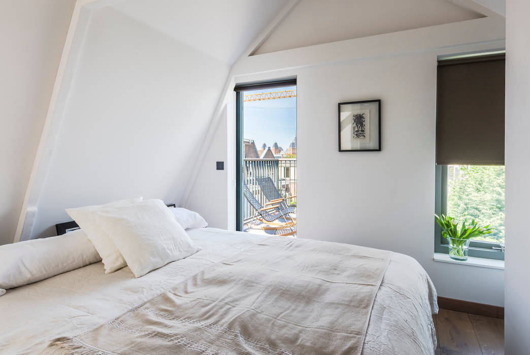 Loft bedroom Deirdre Renniers Interior Design Minimalist bedroom