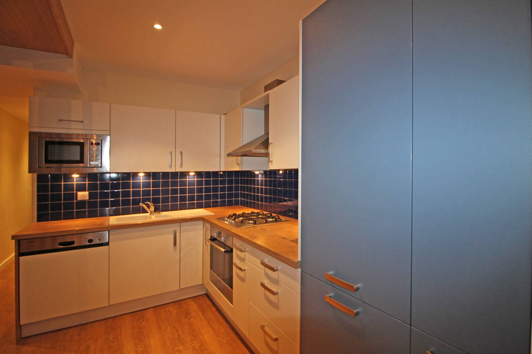 APPARTEMENT T4 A STRASBOURG, Agence ADI-HOME Agence ADI-HOME Dapur Modern Komposit Kayu-Plastik