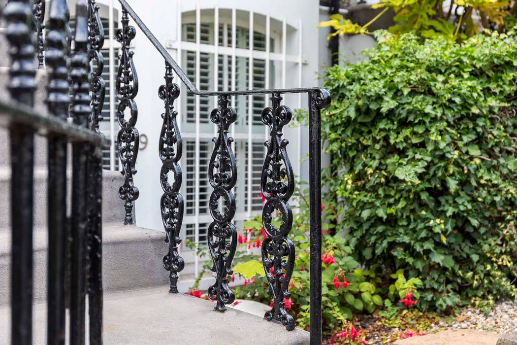 Metal Railings for London Home, British Spirals & Castings British Spirals & Castings Classic style houses