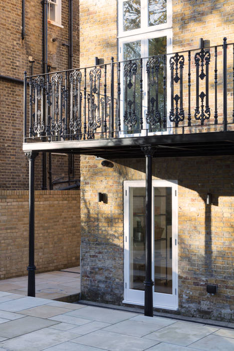 London Garden - Metal Balcony and Staircase, British Spirals & Castings British Spirals & Castings Balkon
