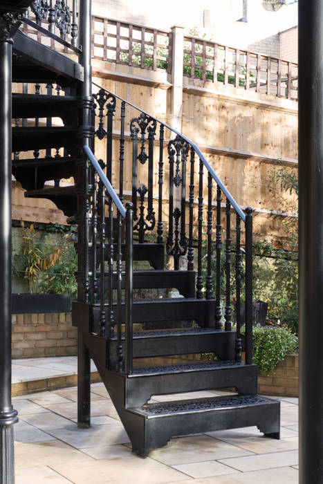 London Garden - Metal Balcony and Staircase, British Spirals & Castings British Spirals & Castings Stairs