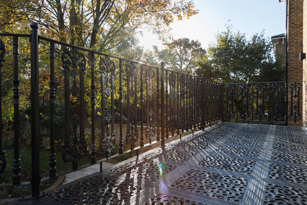 London Garden - Metal Balcony and Staircase, British Spirals & Castings British Spirals & Castings Balcony