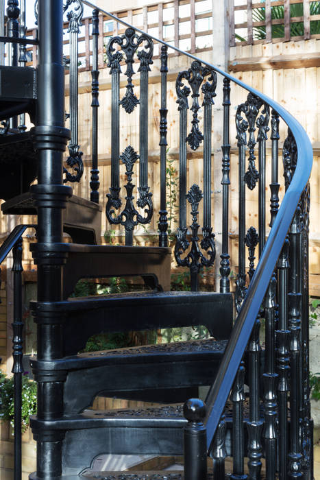 London Garden - Metal Balcony and Staircase, British Spirals & Castings British Spirals & Castings Сходи