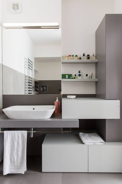 Ristrutturazione 2 Bagni, Orsolini Orsolini Modern Bathroom