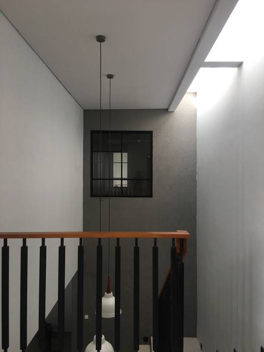 rumah antapani J12 bandung, indra firmansyah architects indra firmansyah architects Stairs