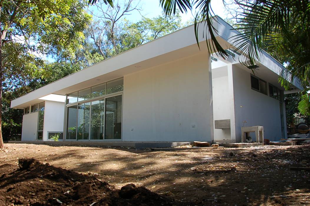 Diseño de Casa en Managua, Nicaragua por SMF Arquitectos, SMF Arquitectos / Juan Martín Flores, Enrique Speroni, Gabriel Martinez SMF Arquitectos / Juan Martín Flores, Enrique Speroni, Gabriel Martinez Casas modernas: Ideas, imágenes y decoración