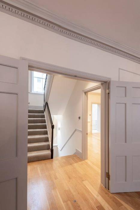Knightsbridge Townhouse , Prestige Architects By Marco Braghiroli Prestige Architects By Marco Braghiroli Classic style corridor, hallway and stairs
