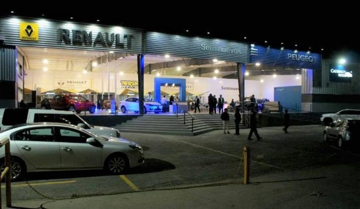 Carmart Renault Peaugeot, Ensenada, Mexico, URBAO Arquitectos URBAO Arquitectos Коммерческие помещения Железо / Сталь Автосалоны