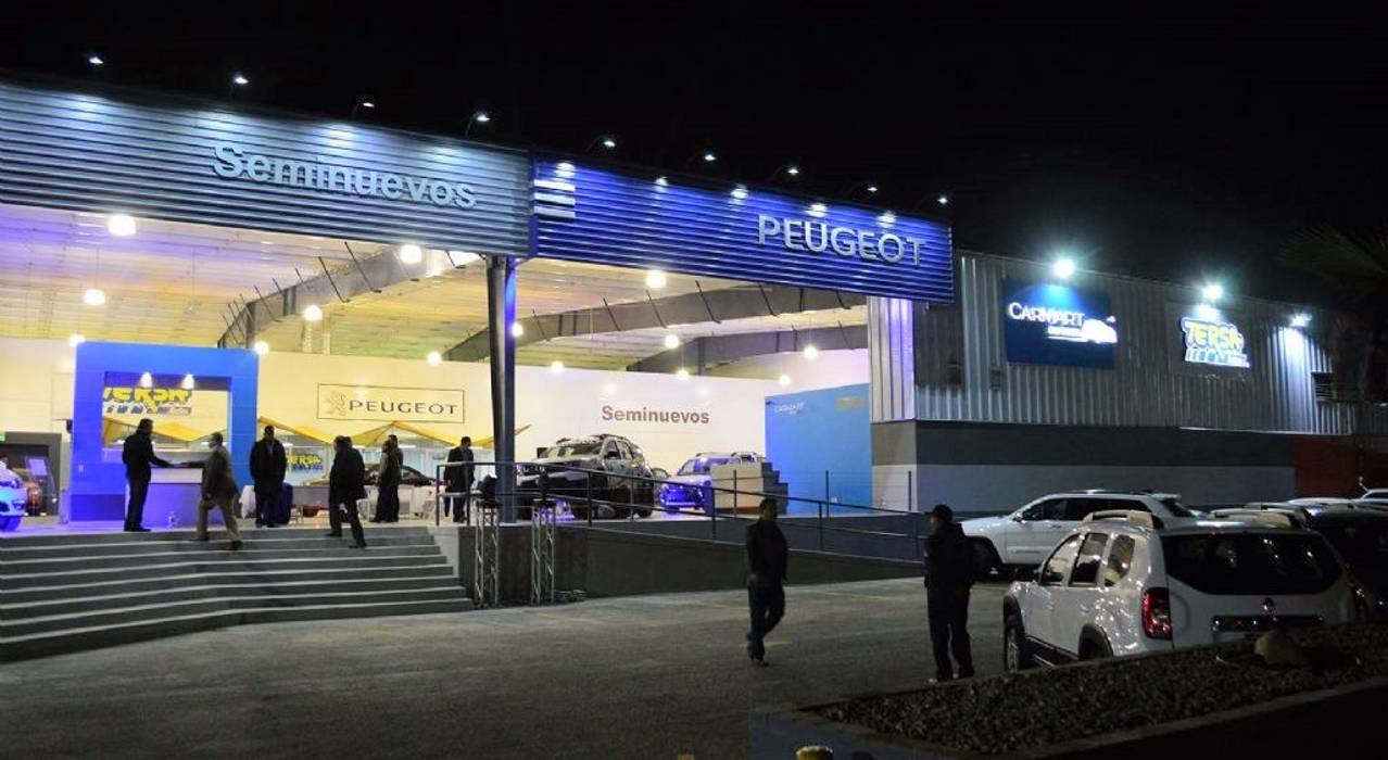 Carmart Renault Peaugeot, Ensenada, Mexico, URBAO Arquitectos URBAO Arquitectos مساحات تجارية ألمنيوم/ زنك معارض سيارات