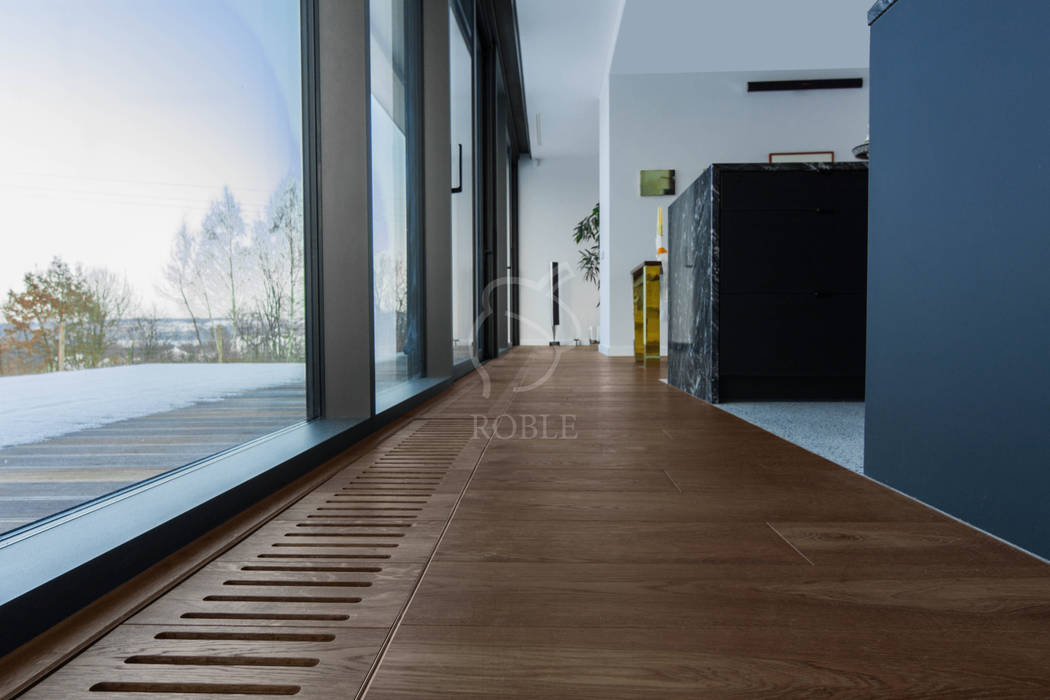 Podłogi w domu w stylu eklektycznym, Roble Roble Floors Solid Wood Multicolored