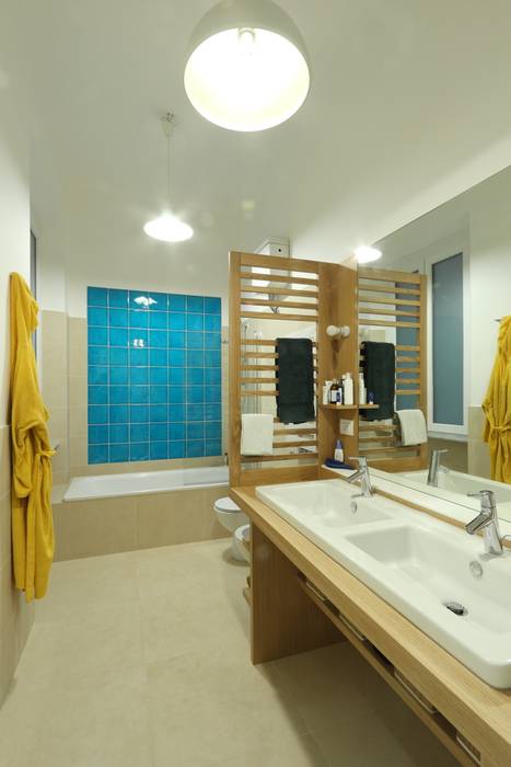 Due bagni, Daniele Arcomano Daniele Arcomano Phòng tắm phong cách hiện đại gốm sứ