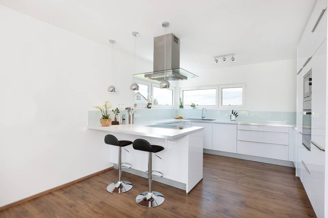 Kuche Mit Theke Von Talbau Haus Gmbh Klassisch Homify