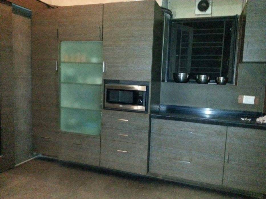 RESIDENCE PROJECT, Rashi Agarwal Designs Rashi Agarwal Designs Kitchen units Plywood kitchen design,kitchen interior,kitchen furniture,kitchen storage,built in appliances,crockery unit design