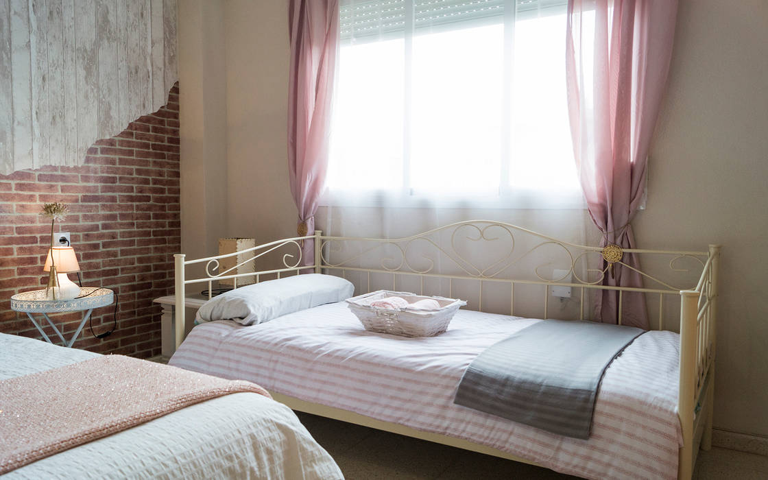 Habitación Rosé, Housing & Colours Housing & Colours غرفة نوم فلز Beds & headboards