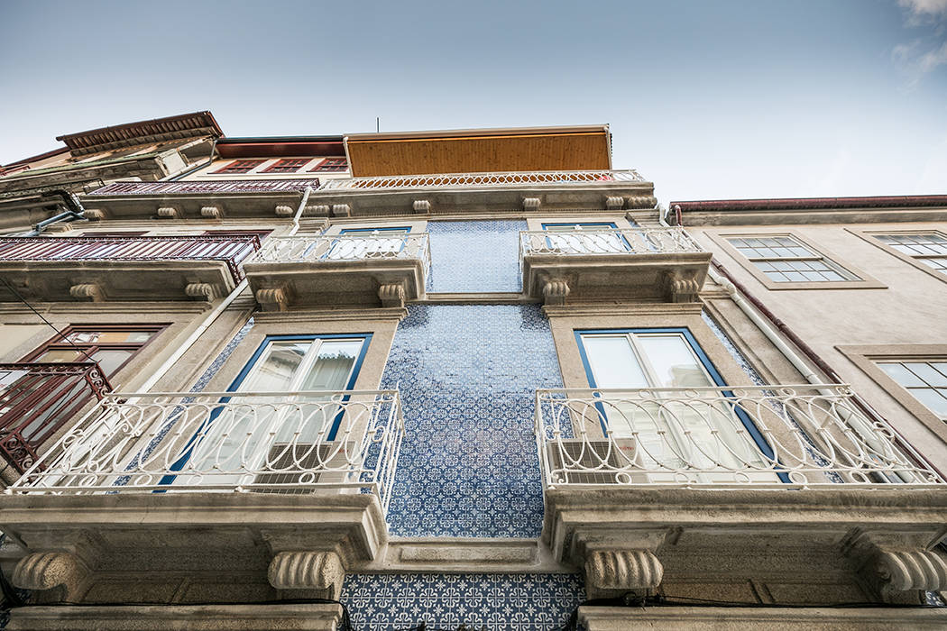 Fachada - Janelas de S. Bento, Porto - SHI Studio Interior Design ShiStudio Interior Design Habitações multifamiliares shistudio,shi studio,porto,matosinhos,s.bento,alojamento local,turismo,turistico,fachada exterior,janelas,decoração interiores,projeto