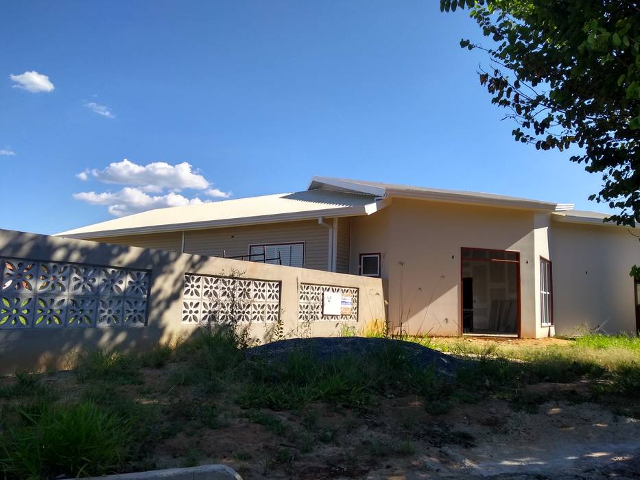 Residência Vila das Orquídeas, AP Arquitetura Ecoeficiente AP Arquitetura Ecoeficiente Prefabricated Home